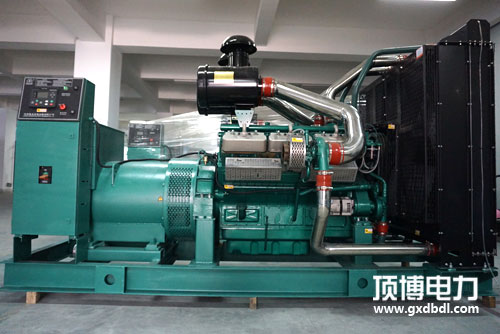 100千瓦柴油發(fā)電機(jī)組維修無小事，清洗油污不可小覷