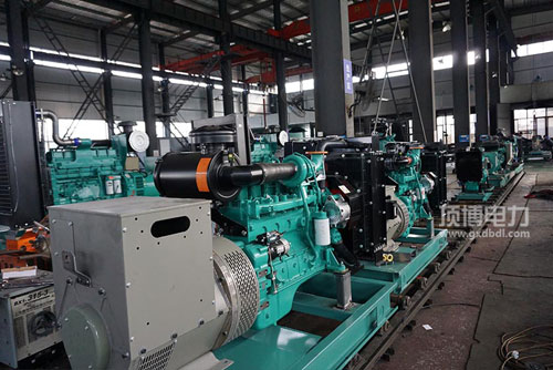 發(fā)動(dòng)機(jī)機(jī)油桶CF-4、15W-40分別是指什么