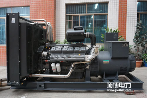 800KW無動(dòng)柴油發(fā)電機(jī)組選配科浦發(fā)電機(jī)深?？刂破骷夹g(shù)參數(shù)