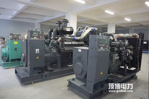 為什么大功率柴油發(fā)電機組選擇并聯(lián)？并聯(lián)有什么優(yōu)點